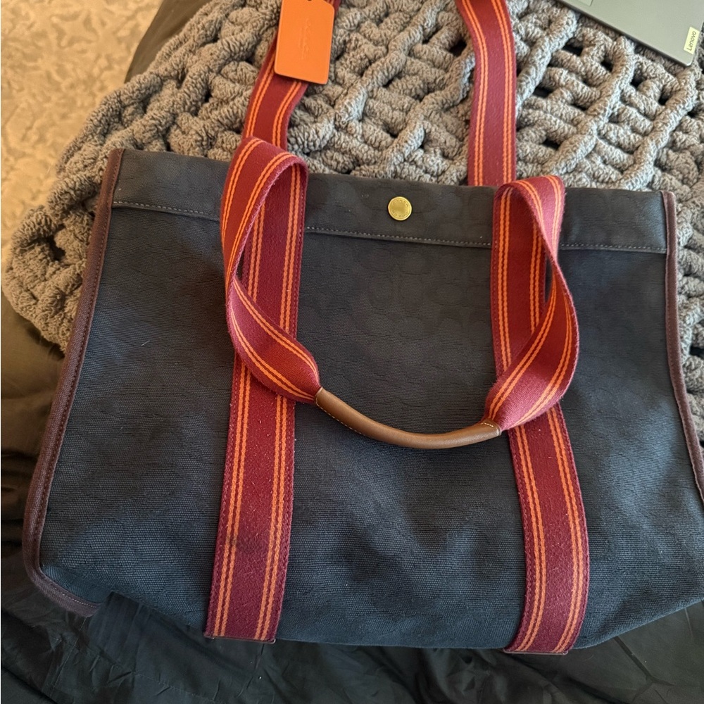 Coach Signature Canvas Spin Tote 42 - Picture 4 of 15